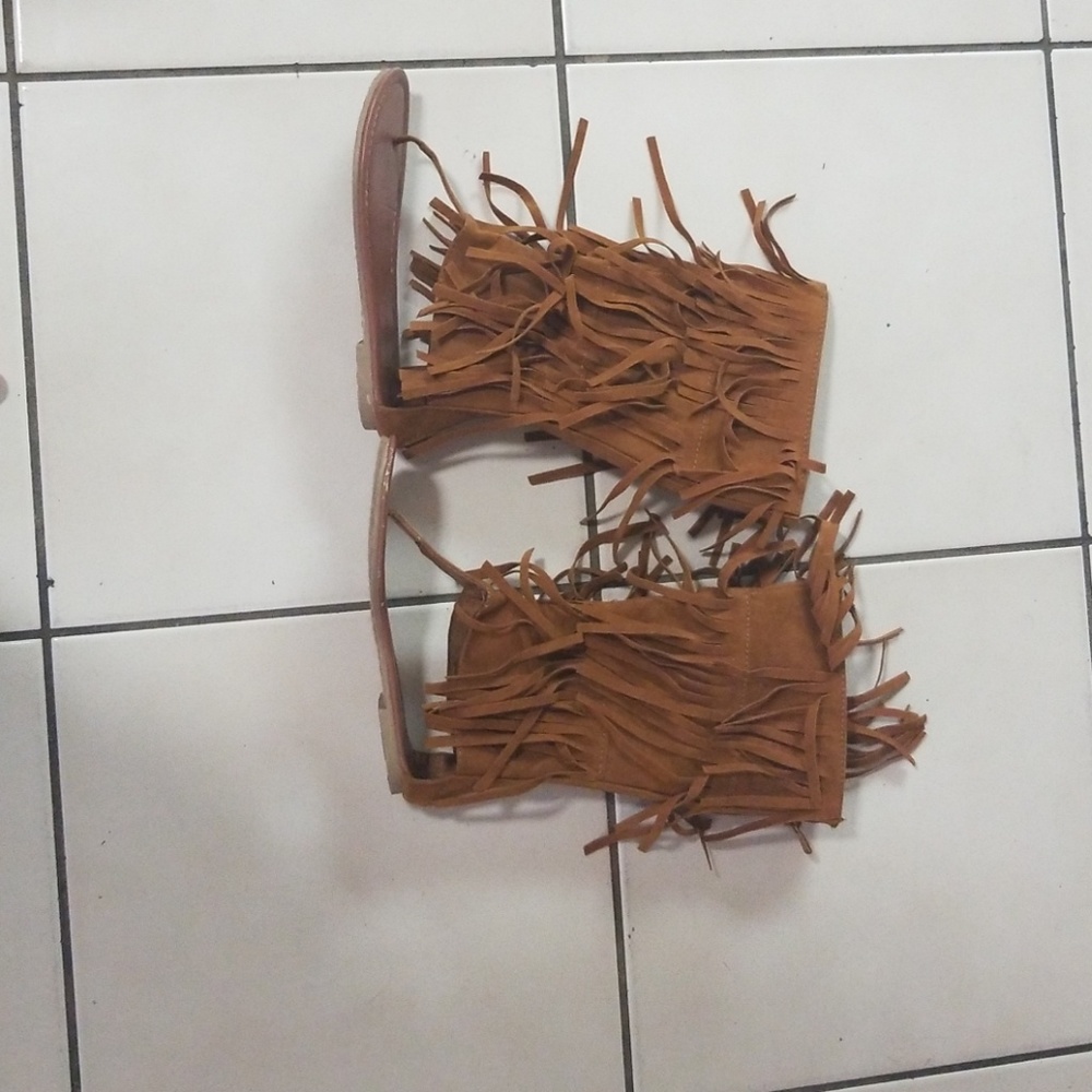 High sandals with ruffles brown size 3